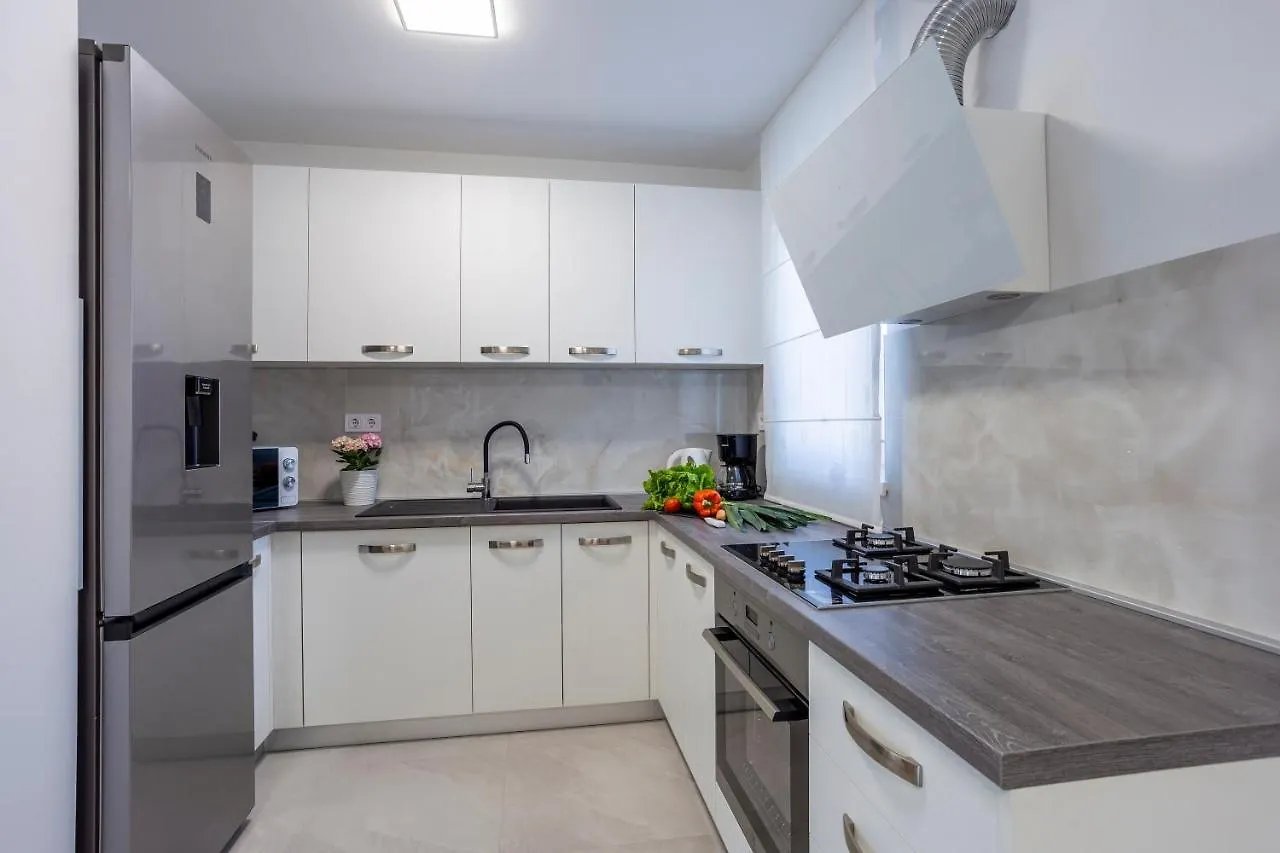 City Apartments Silver Pula 0*,  Croacia