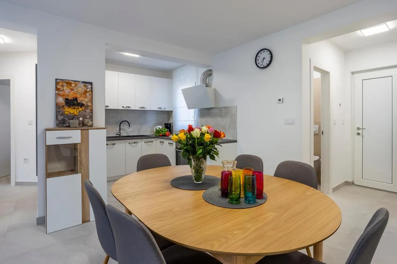 City Apartments Silver Pula Croacia